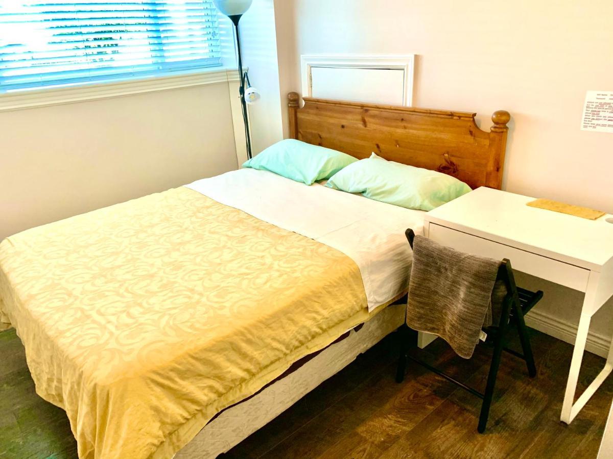Good Location Apartment Surrey Bagian luar foto