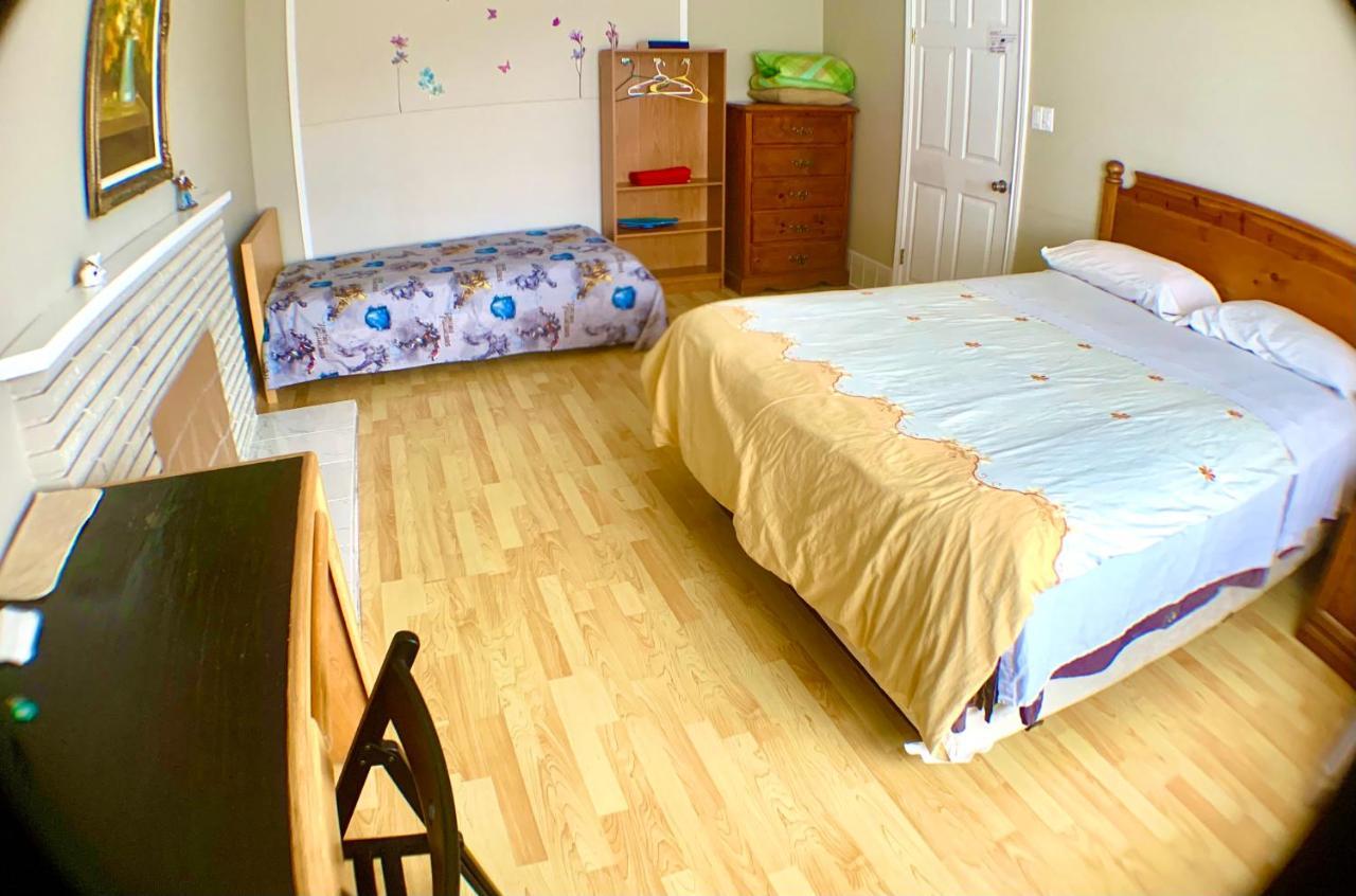 Good Location Apartment Surrey Bagian luar foto