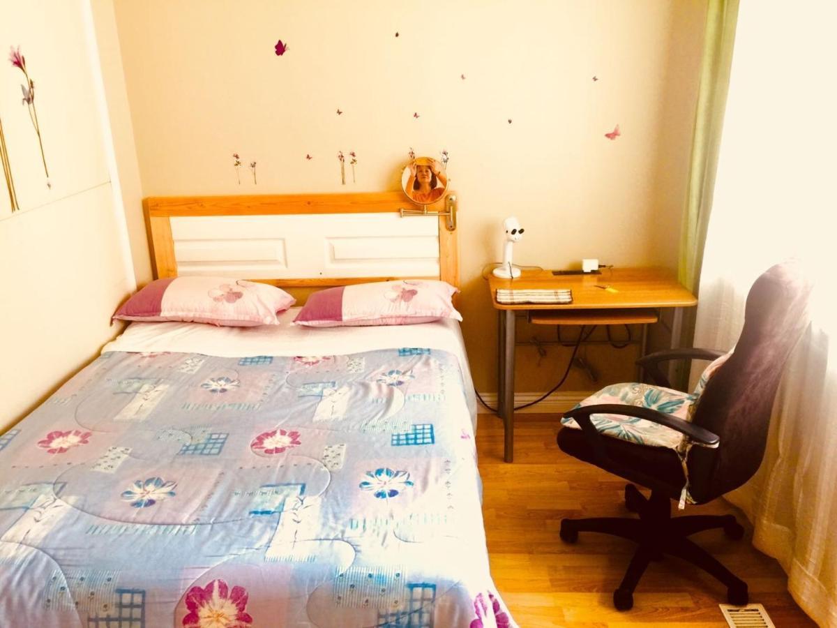 Good Location Apartment Surrey Bagian luar foto