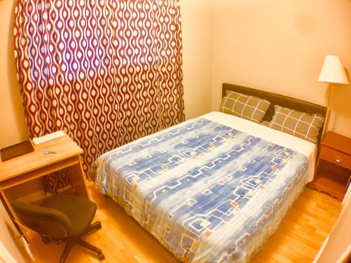 Good Location Apartment Surrey Bagian luar foto