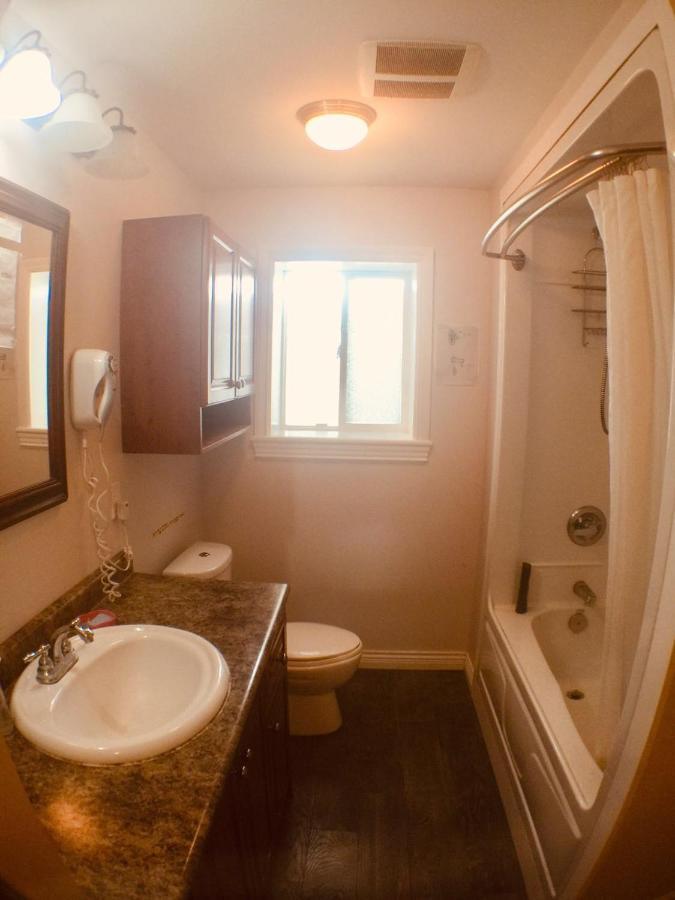 Good Location Apartment Surrey Bagian luar foto